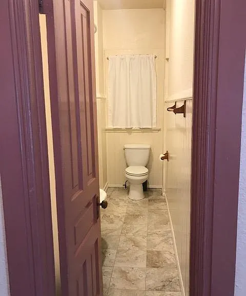 Bath and kitchen have new tile floors-