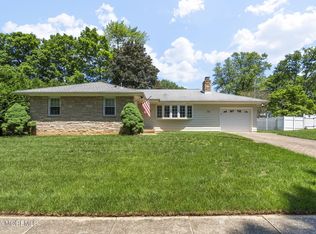 25 Dogwood Ln, Freehold, NJ 07728