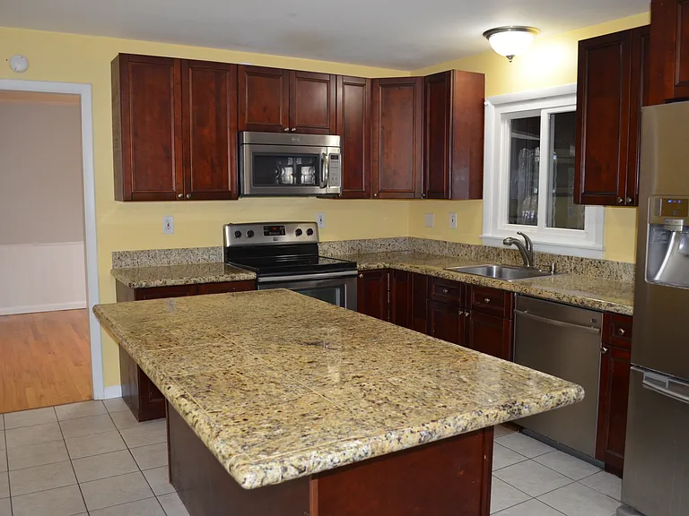 599 Clifton Park Center Rd — Photo 5