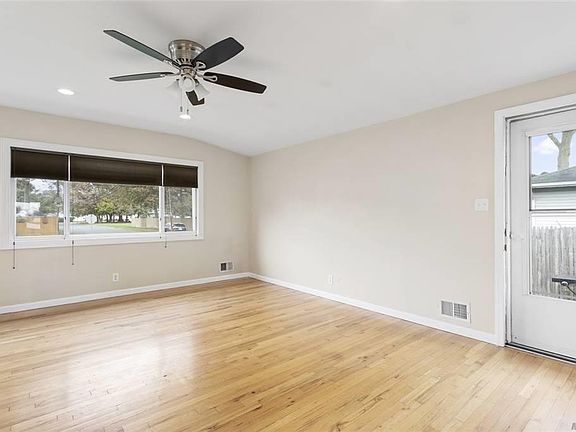 3rd image of 25 Duane Dr