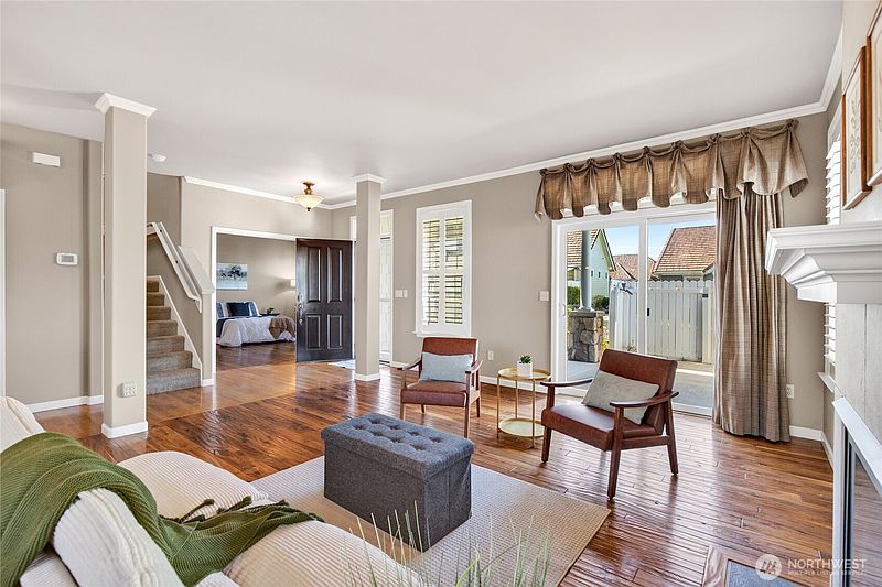 4th image of 1494 Eastmont Avenue #33