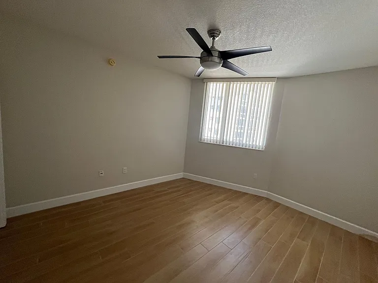 1551 N Flagler Dr #802 — Photo 10