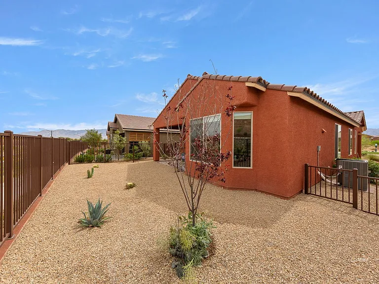 1353 Evening Breeze Ln — Photo 21