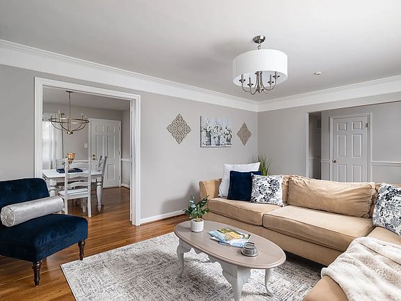 5th image of 1006 Onslow Dr