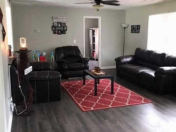 5th image of 25 Plum St