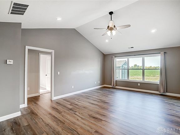 5th image of 2720 Douglas Dr