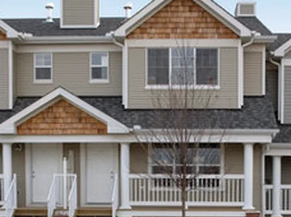 40 Country Village Ln NE #M, Calgary, AB T3K 0E7