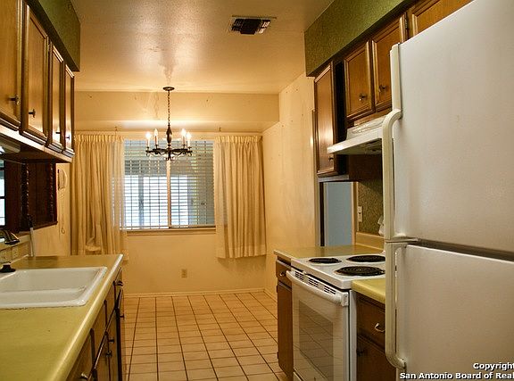 4th image of 9603 Spring Dawn St