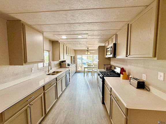 5th image of 399 W Teton Dr