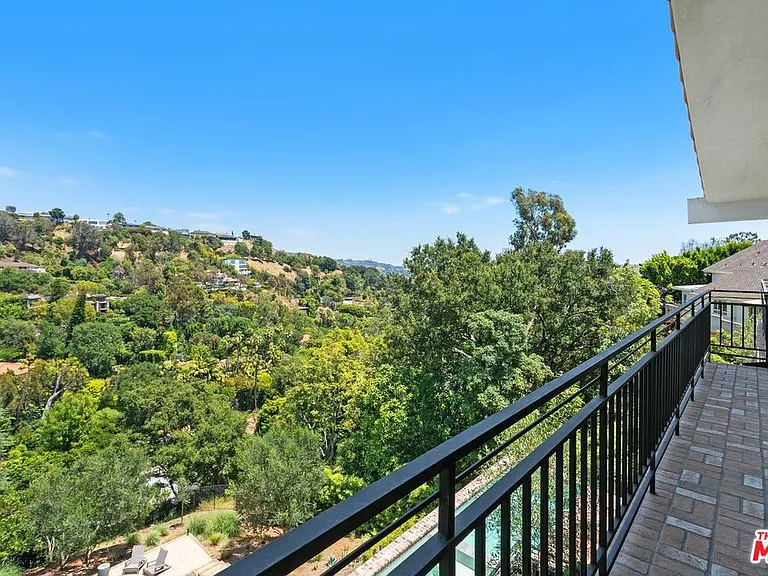2528 Carman Crest Dr — Photo 19