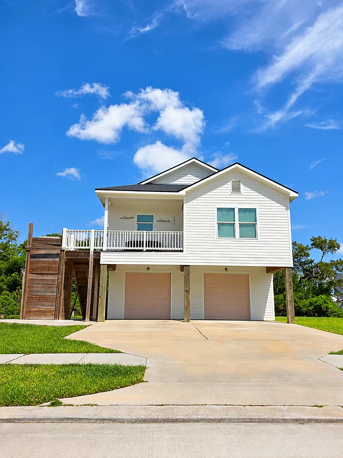 3 bed, 2.0 bath, 1400 sqft, $1,472 — Photo 1