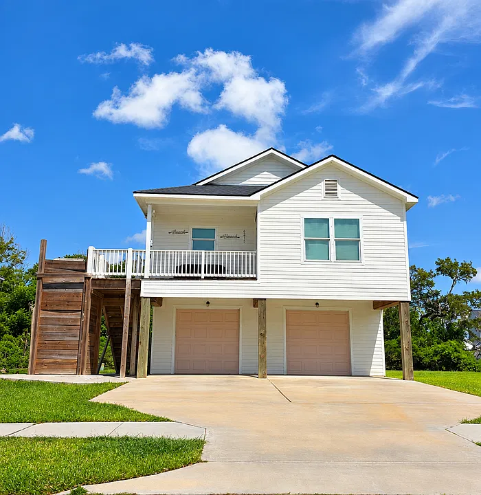 6215 White Oak Dr