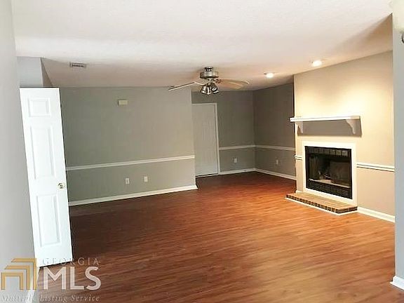 4th image of 107 Edgewater Ct