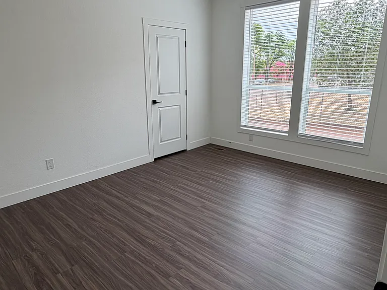470 E Jessop Ave — Photo 15