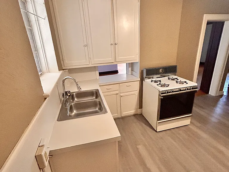 533 N Church St — Photo 8