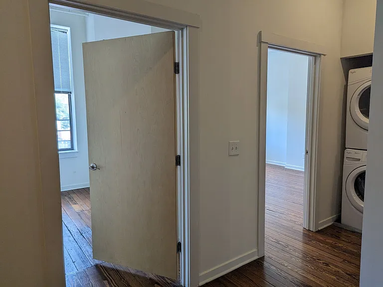 1208 Main St — Photo 13