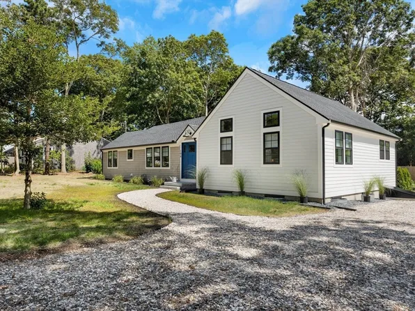 194 Hinckley Rd, Hyannis, MA 02601