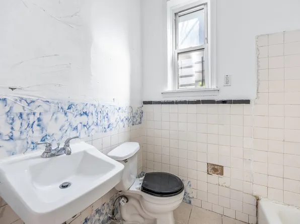 657 Knickerbocker Avenue image 16 of 19