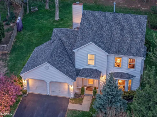 103 N Sterling Heights Rd, Vernon Hills, IL 60061