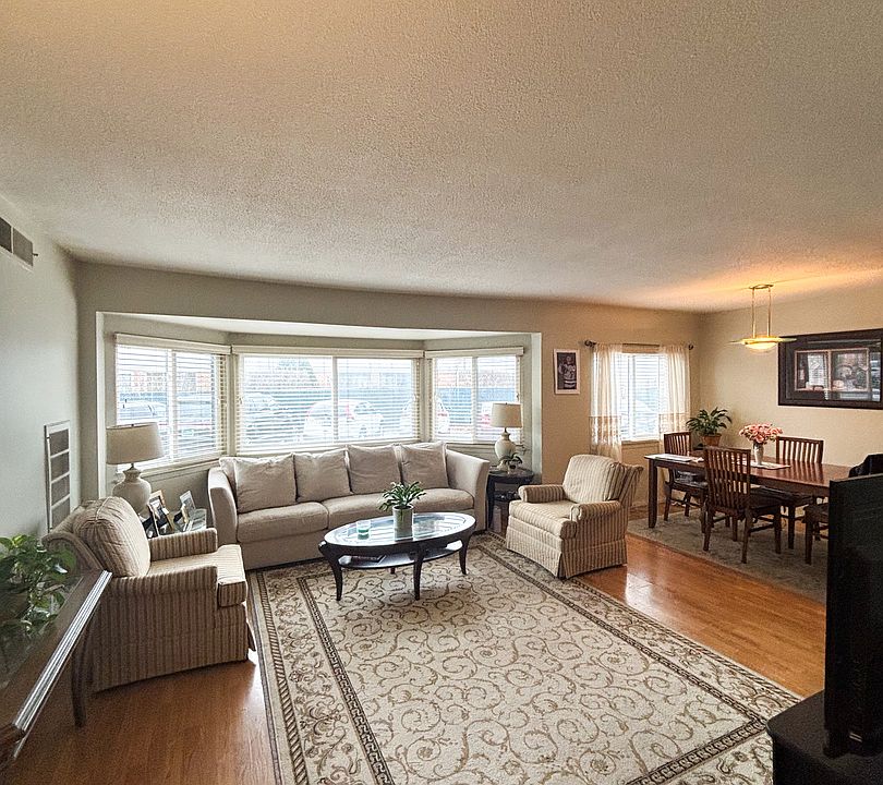 2nd image of 5500 N Lincoln Ave #118E