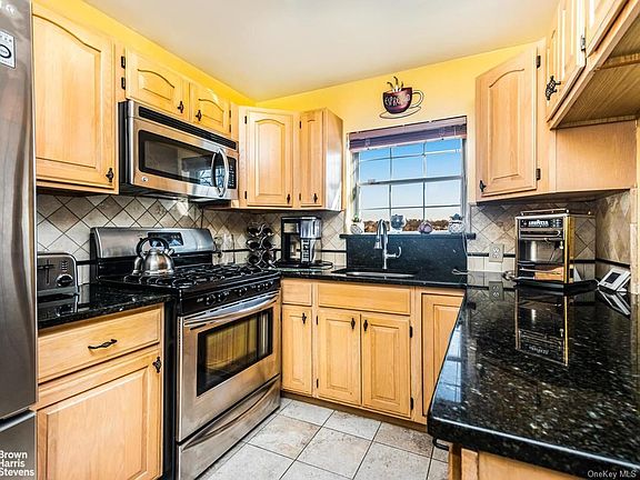 4th image of 8 Nob Hill Dr #8