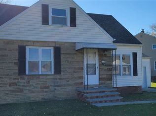 6149 N Canterbury Rd, Cleveland, OH 44129