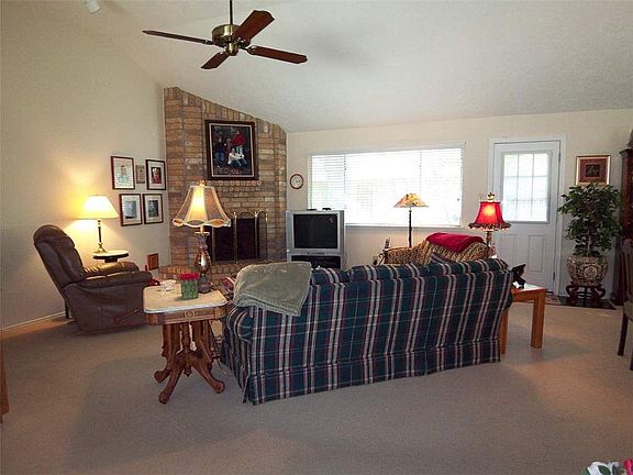 3rd image of 1210 Shadow Mountain Dr