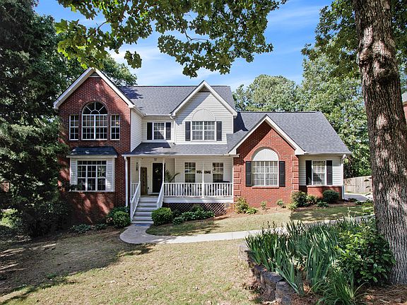 2nd image of 618 Bellenden Dr
