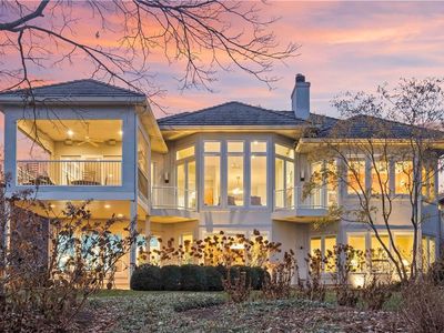 442 Shore Dr, Lake Winnebago, MO, 64034
