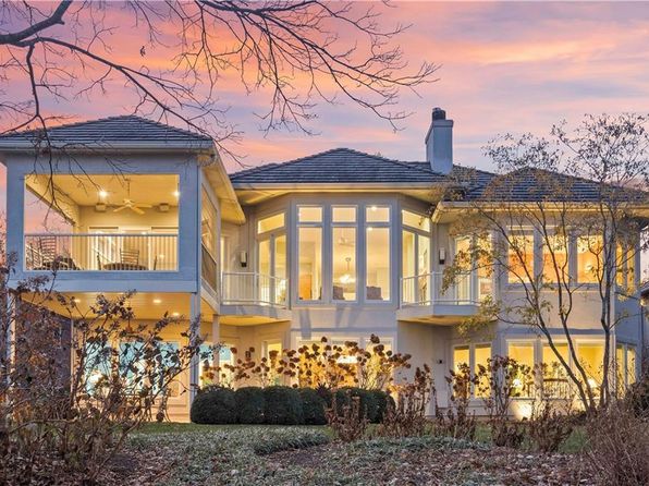 442 Shore Dr, Lake Winnebago, MO 64034