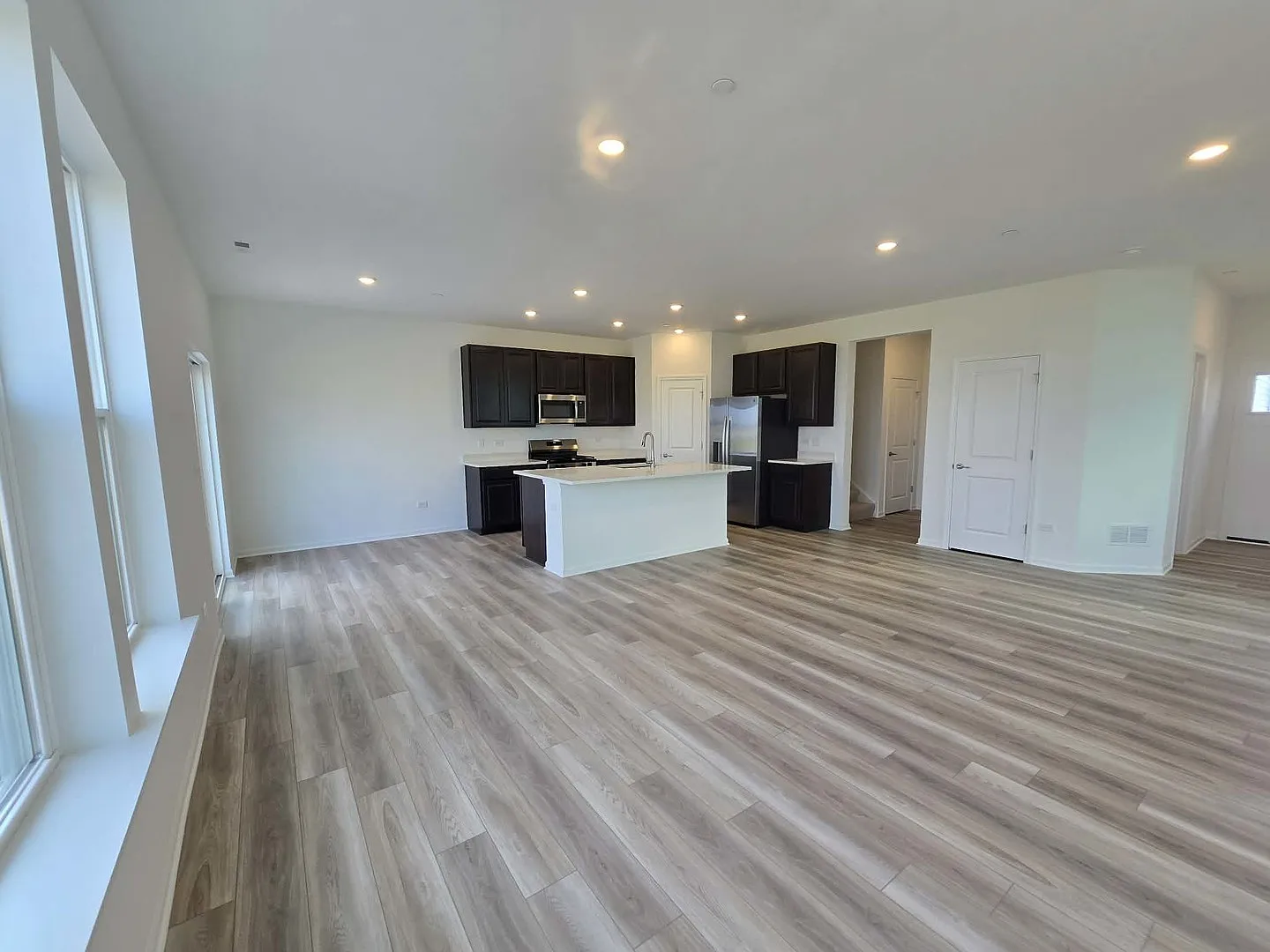 3 bed, 2.5 bath, 1840 sqft, $2,650 — Photo 3