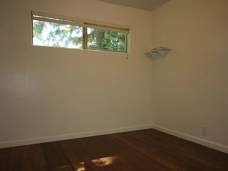 1922 Moraga Dr — Photo 11