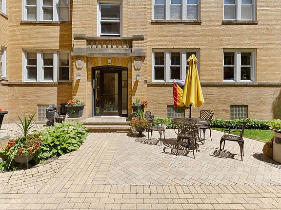 3rd image of 1336 W Estes Ave APT 1S