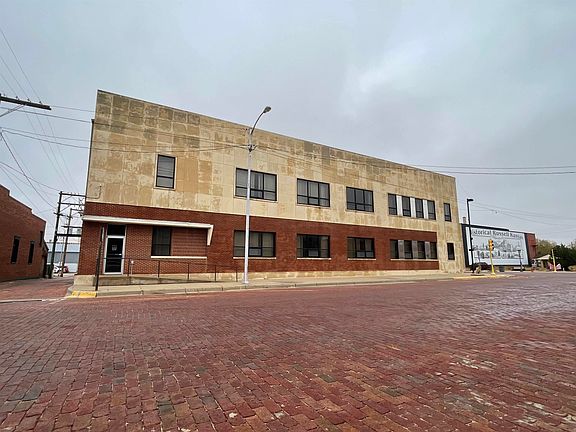 2nd image of 802 N Main St