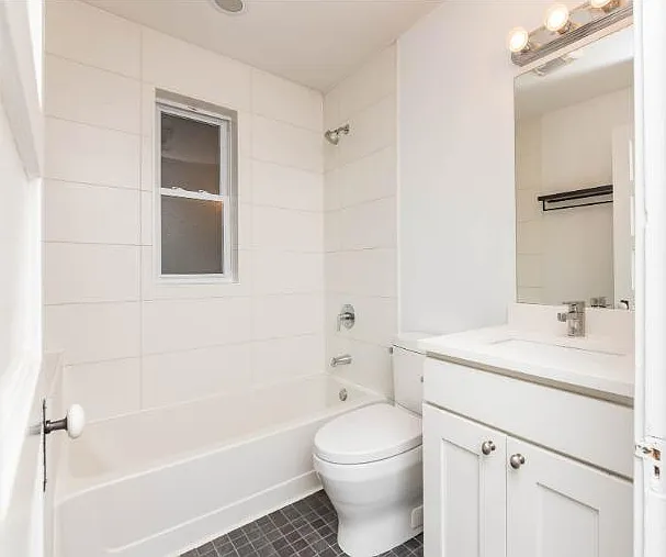 1821 W Barry Ave #1 — Photo 17