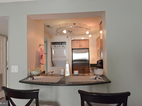 4th image of 1050 N Taylor St #1505