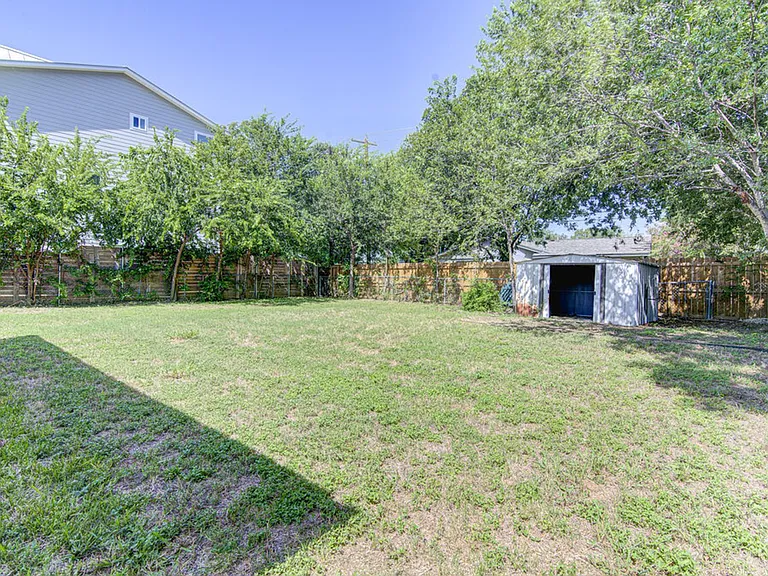 8406 Burrell Dr — Photo 19