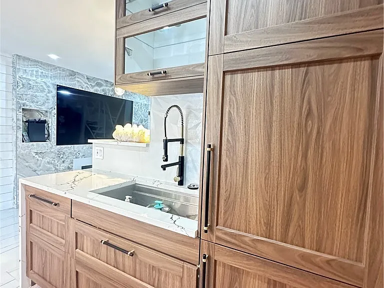 1107 1st St S #H — Photo 4