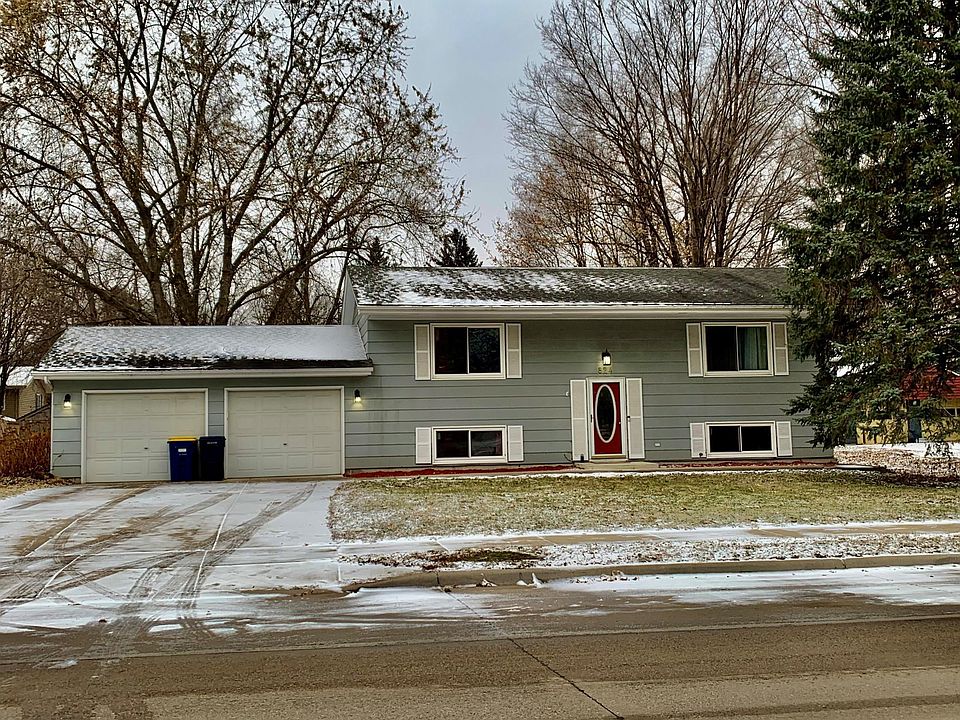 1st image of 824 Woodley St E