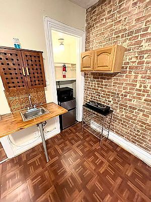 2nd image of 133 E 45th St APT 4R