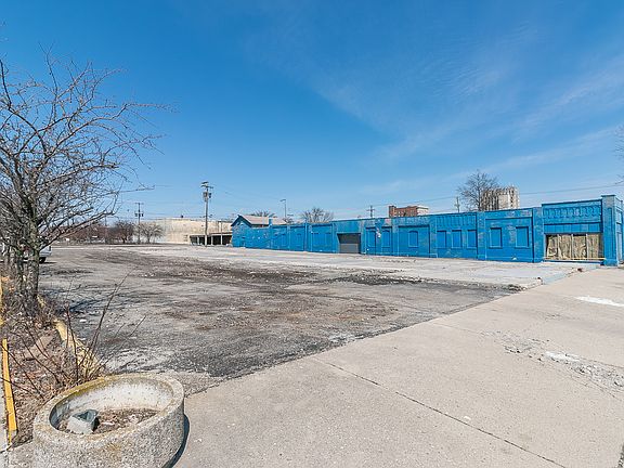 4th image of 418 W Market St