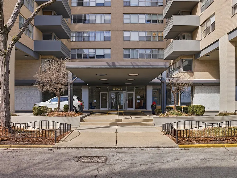 N Sheridan Rd — Photo 3