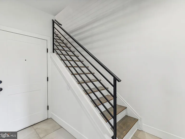 2835 Edgemont St — Photo 9