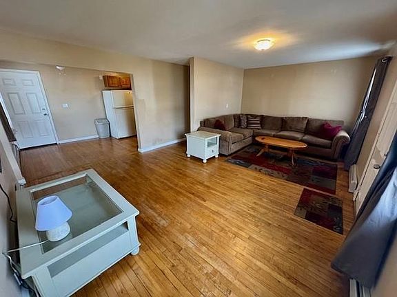 3rd image of 60 Parkdale Dr