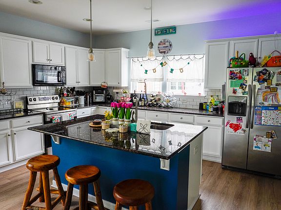 4th image of 8070 Ellendale Dr #1