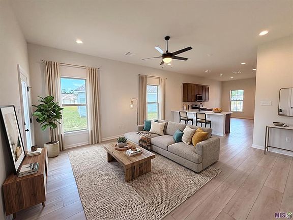 3rd image of 60828 Fairfax Dr
