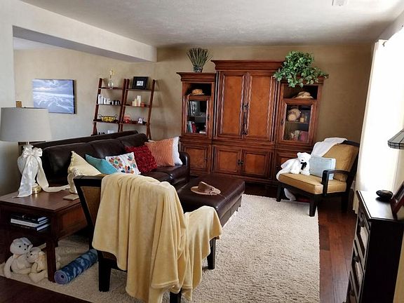 3rd image of 883 W Coyote Way