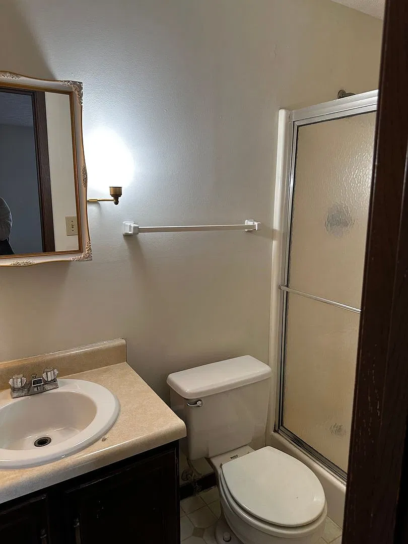 631 E Waterloo Court — Photo 3