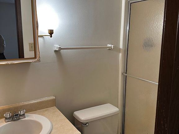 3rd image of 631 E Waterloo Ct