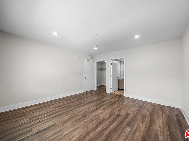 5030 Rosewood Ave #304 — Photo 16